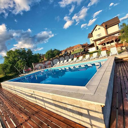 Conacul Lui Bulica Hotel Novaci-Străini Exterior photo