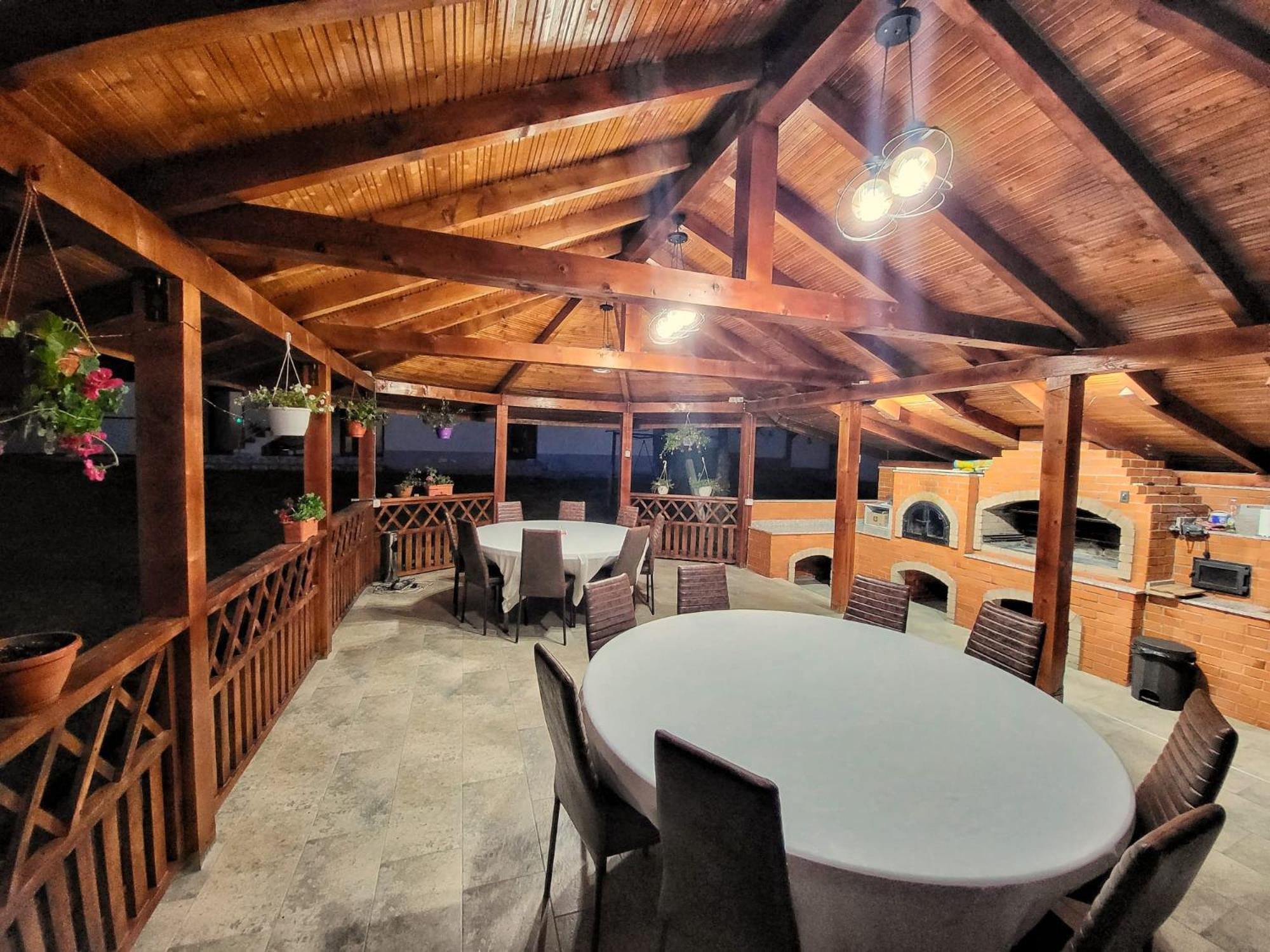 Conacul Lui Bulica Hotel Novaci-Străini Exterior photo