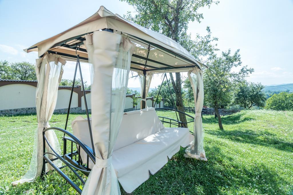 Conacul Lui Bulica Hotel Novaci-Străini Exterior photo