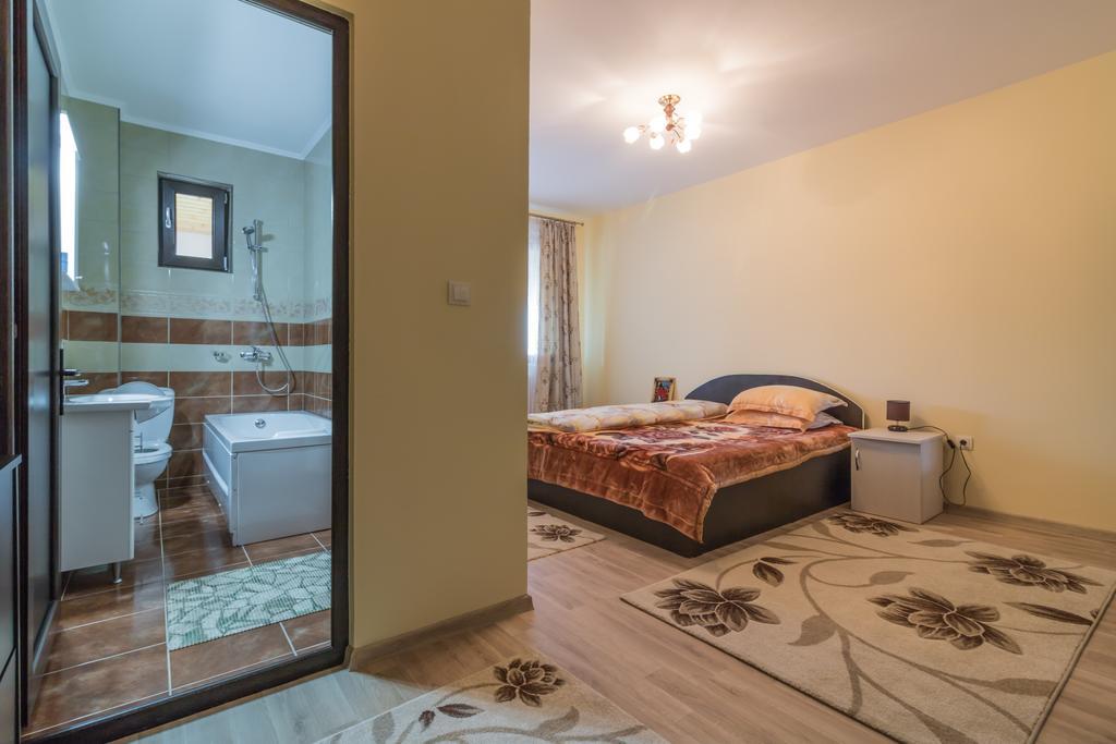 Conacul Lui Bulica Hotel Novaci-Străini Exterior photo