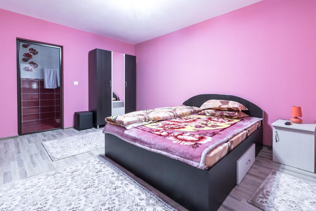 Conacul Lui Bulica Hotel Novaci-Străini Exterior photo