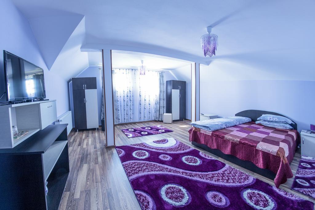 Conacul Lui Bulica Hotel Novaci-Străini Exterior photo