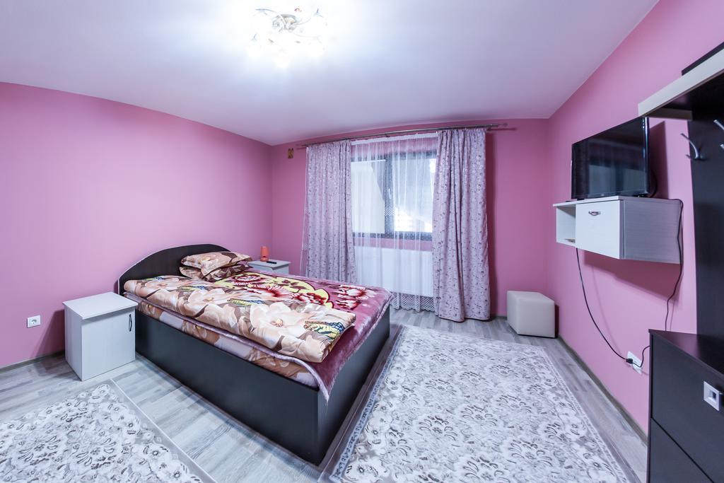Conacul Lui Bulica Hotel Novaci-Străini Exterior photo